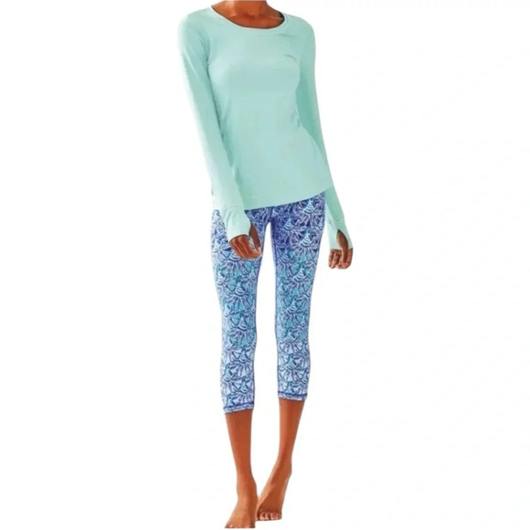 LILLY PULITZER | UPF 50+ Luxletic Weekender Crop Legging in Whisper Blue | XS - Picture 9 of 9